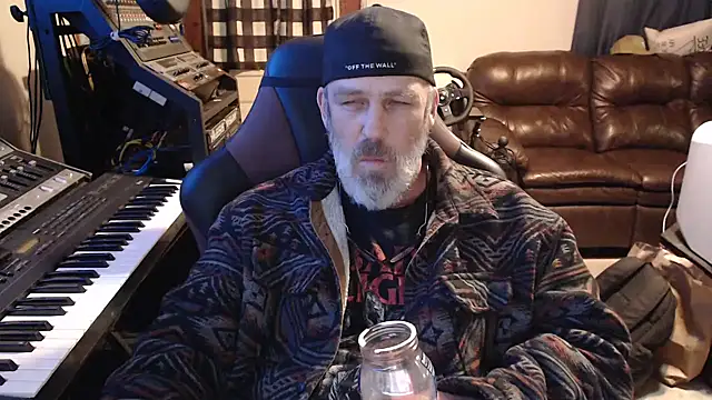 Snapshot of jimdacbin420 chatting on December 9, 5:07 am jimdacbin420 online show from December 9, 5:07 am