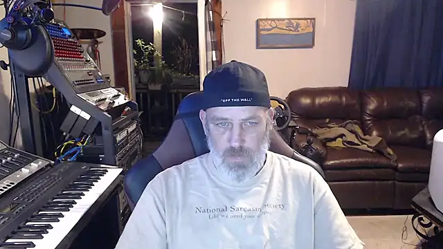 Snapshot of jimdacbin420 chatting on December 16, 8:20 am jimdacbin420 online show from December 16, 8:20 am