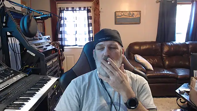 Snapshot of jimdacbin420 chatting on February 14, 8:26 pm jimdacbin420 online show from February 14, 8:26 pm