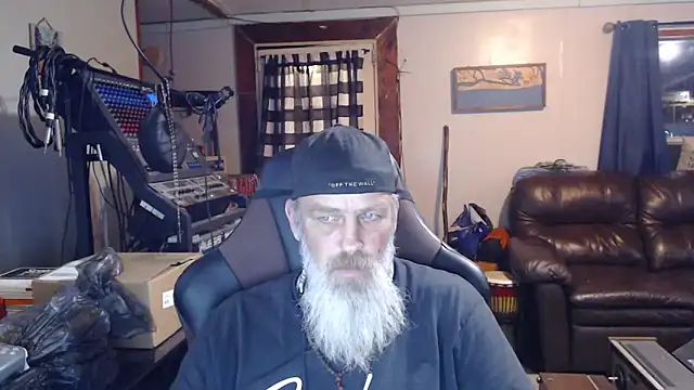 Snapshot of jimdacbin420 chatting on March 2, 5:41 am jimdacbin420 online show from March 2, 5:41 am