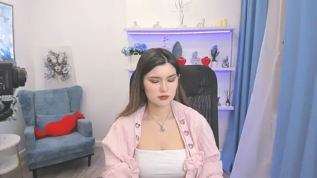 Snapshot of AnneTLi chatting on February 7, 3:21 am AnneTLi online show from February 7, 3:21 am