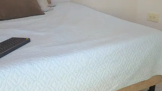 KeryHillson online show from November 7, 1:22 pm