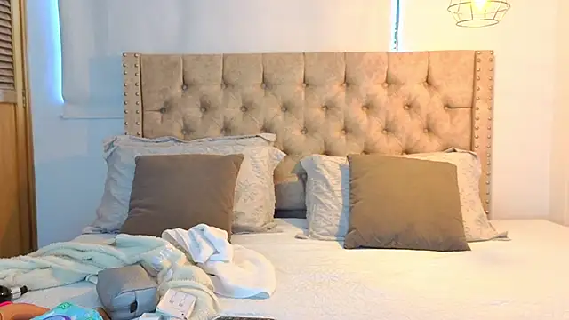 KeryHillson online show from November 25, 11:54 am