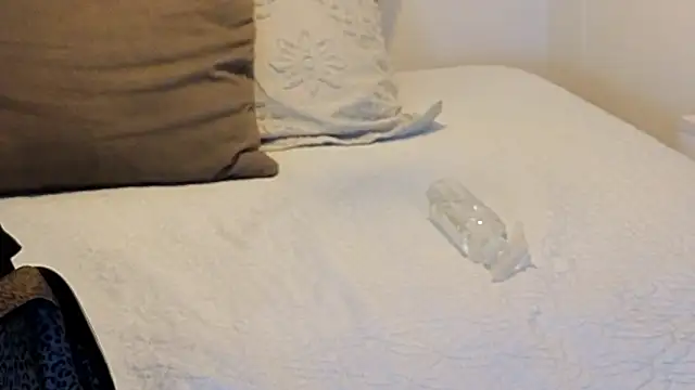 KeryHillson online show from February 12, 12:11 pm