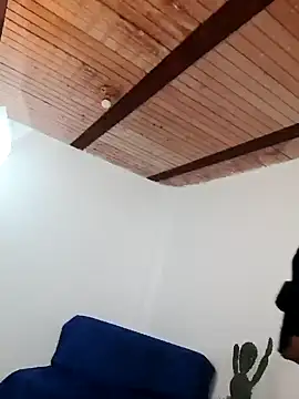 Snapshot of Babylolatop chatting on December 20, 6:45 pm Babylolatop online show from December 20, 6:45 pm