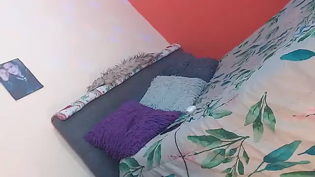 Snapshot of Babylolatop chatting on February 7, 5:51 pm Babylolatop online show from February 7, 5:51 pm