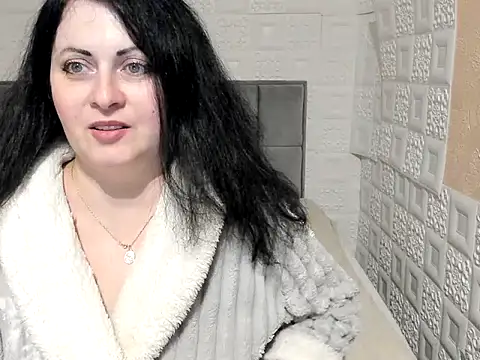 Snapshot of Lillian2 chatting on February 22, 1:11 am Lillian2 online show from February 22, 1:11 am