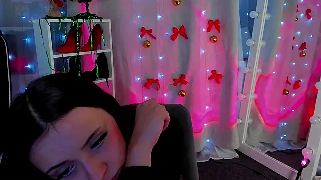 Snapshot of MipsyMipson chatting on December 3, 4:50 pm MipsyMipson online show from December 3, 4:50 pm