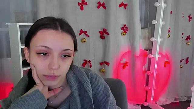 Snapshot of MipsyMipson chatting on December 14, 10:24 am MipsyMipson online show from December 14, 10:24 am