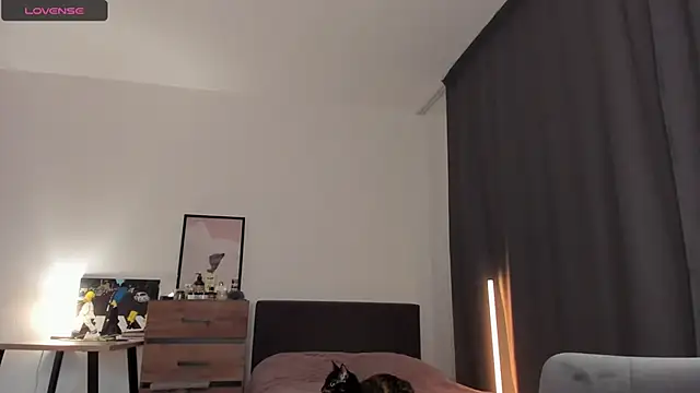 Alice Dias online show from February 11, 5:29 pm