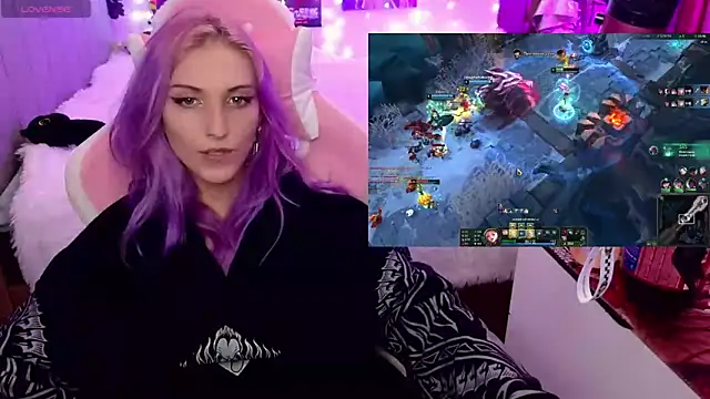 Snapshot of Violet_Noir chatting on January 30, 2:58 pm Violet Noir online show from January 30, 2:58 pm