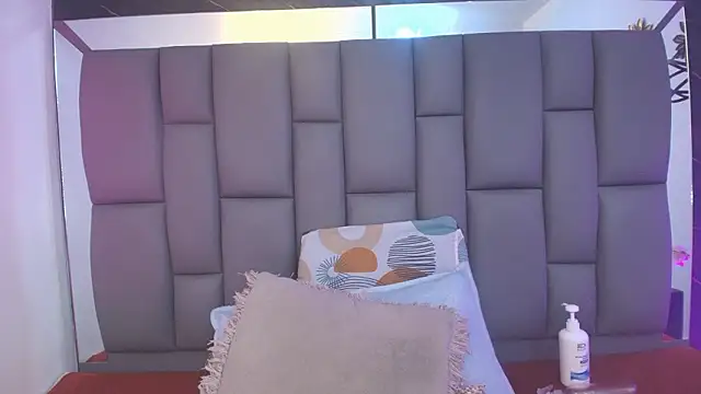  MiaBrown  online show from January 17, 12:10 pm