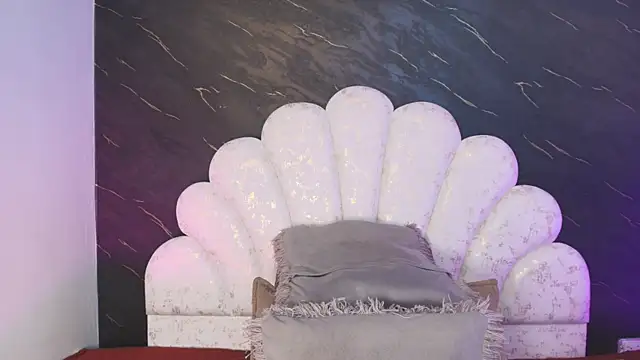  MiaBrown  online show from March 14, 12:10 pm