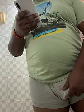 Snapshot of Honeydick7 chatting on January 17, 4:17 am Honeydick7 online show from January 17, 4:17 am