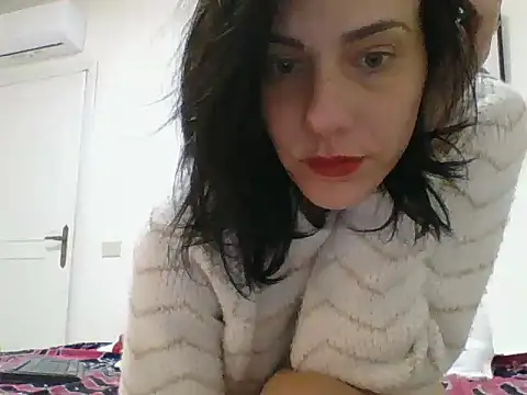 Snapshot of Emyly83 chatting on December 8, 8:15 pm Emyly83 online show from December 8, 8:15 pm