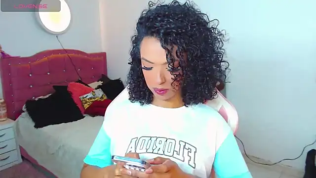 Snapshot of Tanedra_collings chatting on April 23, 1:51 am Tanedra collings online show from April 23, 1:51 am