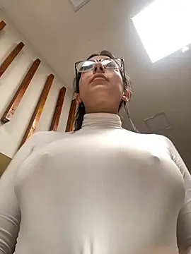 Nicollemays online show from February 15, 3:17 pm