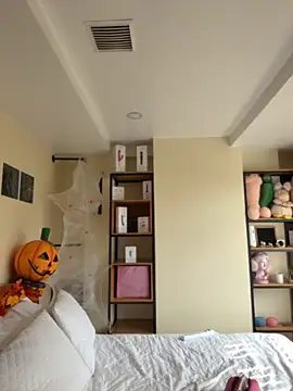 Nicollemays online show from October 22, 2:17 pm