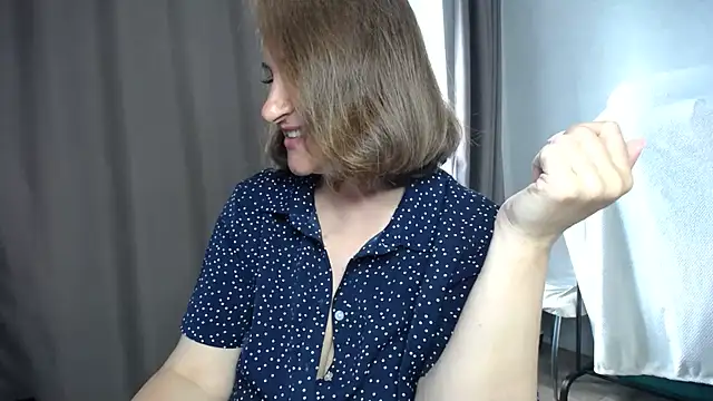DonnaMagdalena online show from June 14, 11:45 am