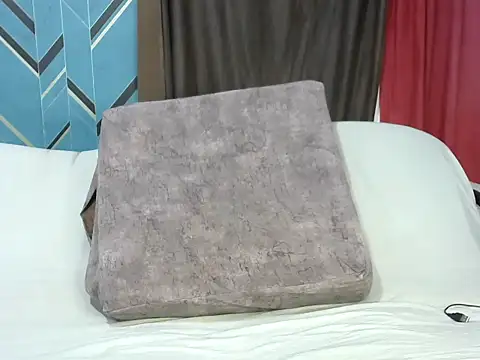 Snapshot of Lusty_vybez chatting on February 11, 6:11 pm Lusty vybez online show from February 11, 6:11 pm