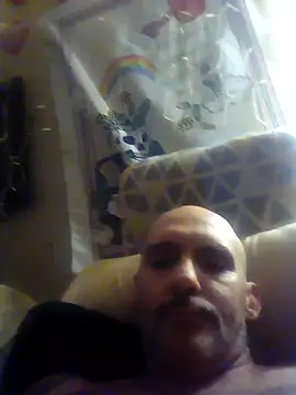 Snapshot of ClydeCan409 chatting on April 24, 11:40 pm ClydeCan409 online show from April 24, 11:40 pm