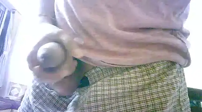 Snapshot of mrose8080 chatting on March 6, 8:27 pm mrose8080 online show from March 6, 8:27 pm