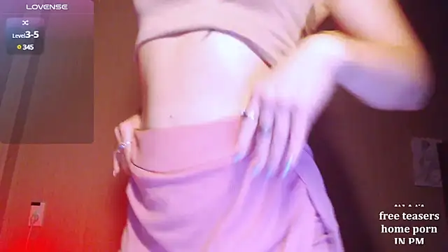 Snapshot of Cassie_Wild chatting on December 4, 1:20 pm Cassie Wild online show from December 4, 1:20 pm