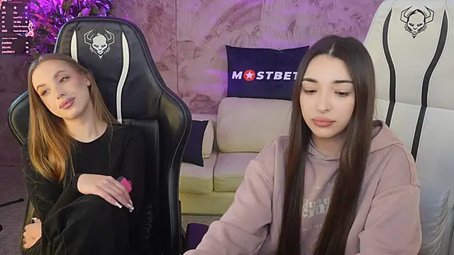 Jasmine Flow online show from January 4, 7:55 pm