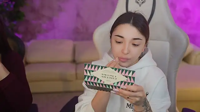 Jasmine Flow online show from February 25, 8:14 am