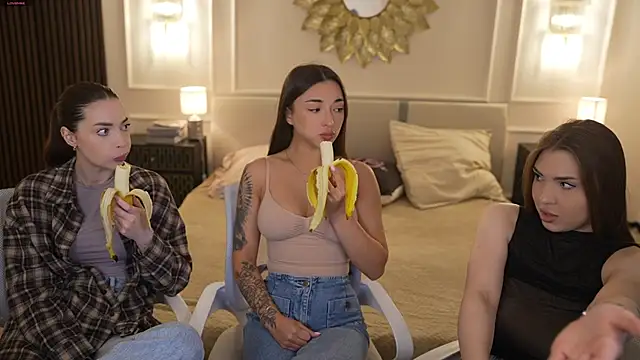 Jasmine Flow online show from October 11, 7:18 am