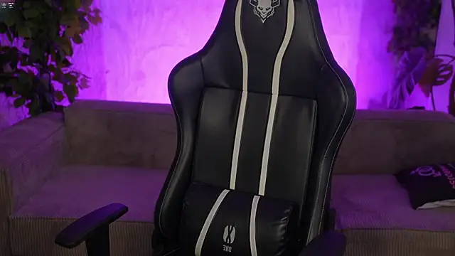 Jasmine Flow online show from December 16, 8:41 am