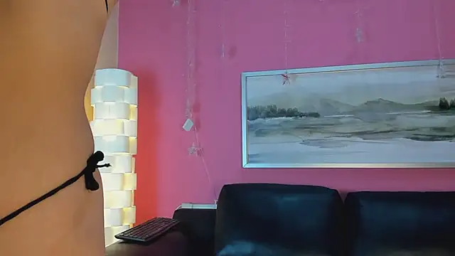 Snapshot of Tiffanysurez_ chatting on February 3, 1:08 pm Tiffanysurez online show from February 3, 1:08 pm