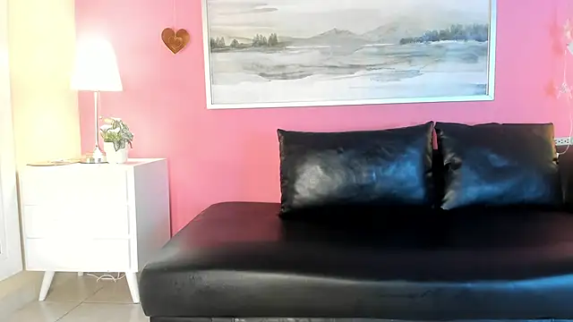 Snapshot of Tiffanysurez_ chatting on October 15, 8:09 pm Tiffanysurez online show from October 15, 8:09 pm