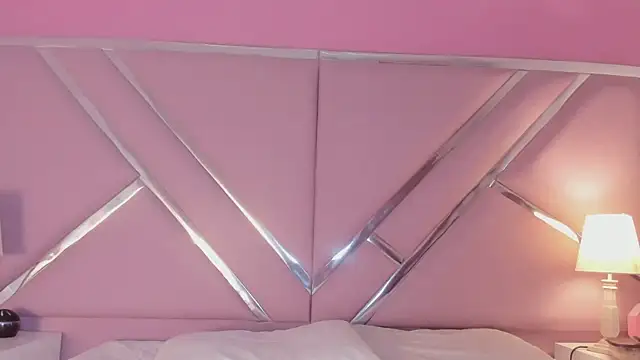 Tiffanysurez  online show from March 14, 4:45 pm