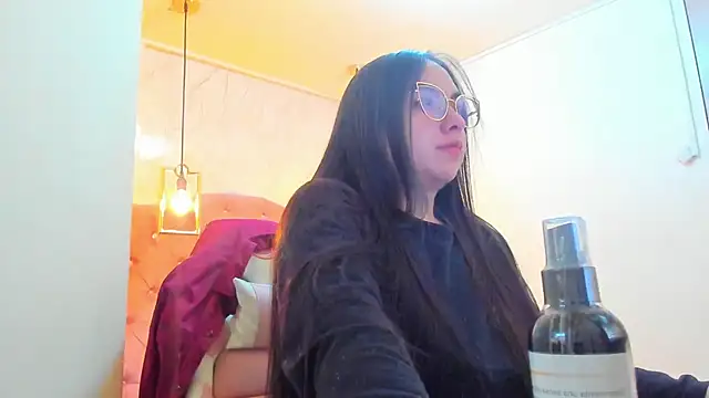 nalalye cruzz  online show from January 24, 3:11 am