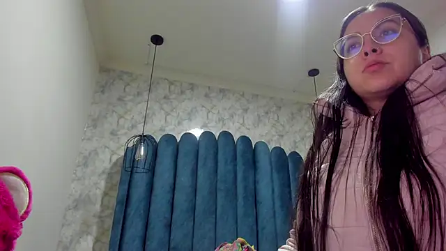 nalalye cruzz  online show from October 10, 3:05 am