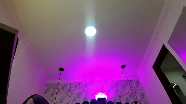 nalalye cruzz  online show from February 4, 2:39 am