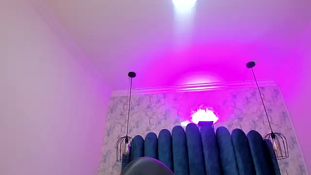 nalalye cruzz  online show from February 12, 2:39 am