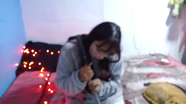 clarisse69 online show from December 17, 11:44 pm