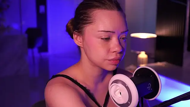 VixenMia online show from December 1, 3:11 am