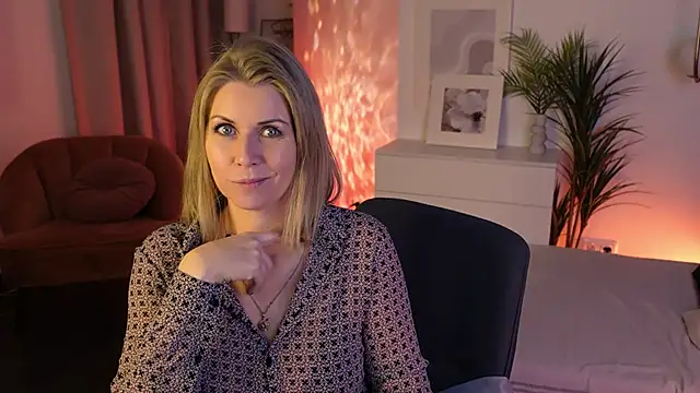 Annie Light online show from December 16, 6:07 am