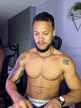 ARON TAYLER01 online show from November 5, 10:26 am