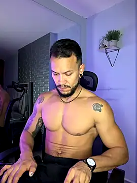 ARON TAYLER01 online show from December 16, 10:31 am