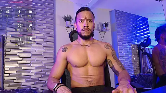 ARON TAYLER01 online show from March 18, 10:18 am