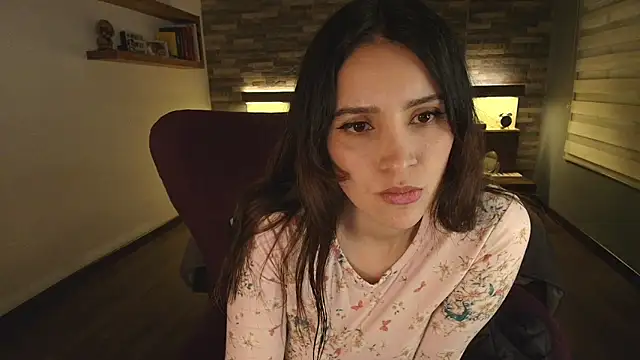 Snapshot of alicewilloww chatting on October 14, 11:16 pm alicewilloww online show from October 14, 11:16 pm