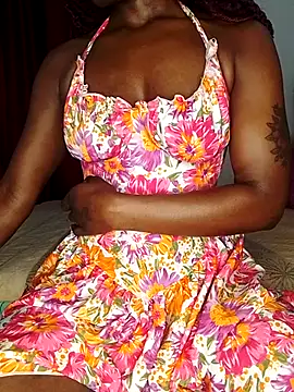 Snapshot of NicRaisaa chatting on October 2, 3:57 am NicRaisaa online show from October 2, 3:57 am
