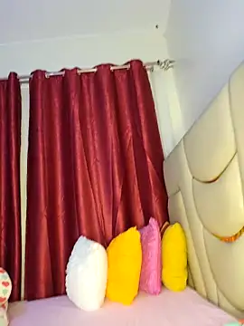 NicRaisaa online show from March 10, 6:18 am