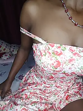 NicRaisaa online show from June 19, 5:12 am