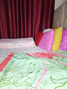 NicRaisaa online show from July 18, 4:27 am