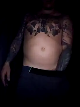 Snapshot of MrBiggBallz chatting on January 17, 5:53 am MrBiggBallz online show from January 17, 5:53 am